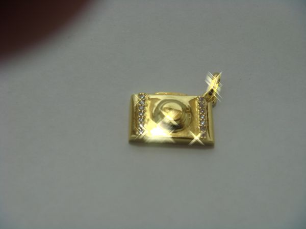 MINI PINGENTE MÁQUINA FOTOGRÁFICA OURO 18 KILATES