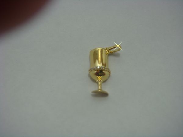 MINI PINGENTE TAÇA DE COQUETEL OURO 18 KILATES